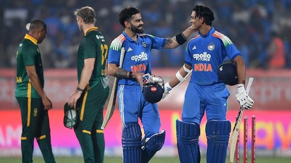 India's Virat Kohli (2R) and Yashasvi Jaiswal (R) 