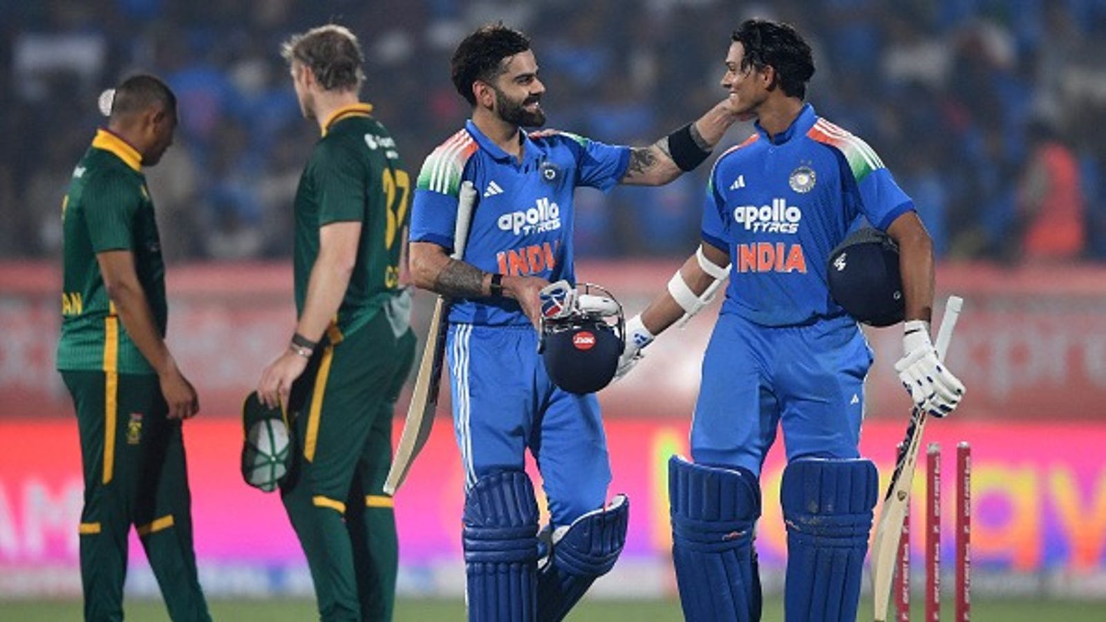 भारत-साउथ अफ्रीका के बीच हो सकती है वनडे सीरीज, 2027 वर्ल्ड कप के लिए BCCI का मास्टर प्लान आया सामने साउथ अफ्रीका के खिलाफ वनडे मैच जीतने के बाद विराट कोहली और यशस्वी जायसवाल