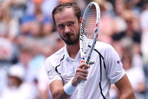 US Open 2026: चिड़िया उड़ने पर अंपायर ने रोका मैच तो पूर्व चैंपियन मेदवेदेव ने कोर्ट पर काटा बवाल, जानें पूरा मामला SportsTak Hindi