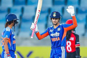 Asia Cup 2026 : स्मृति मांधना के रिकॉर्ड शतक से सेमीफाइनल में टीम इंडिया, हांगकांग को 137 रन से बुरी तरह धोया SportsTak Hindi
