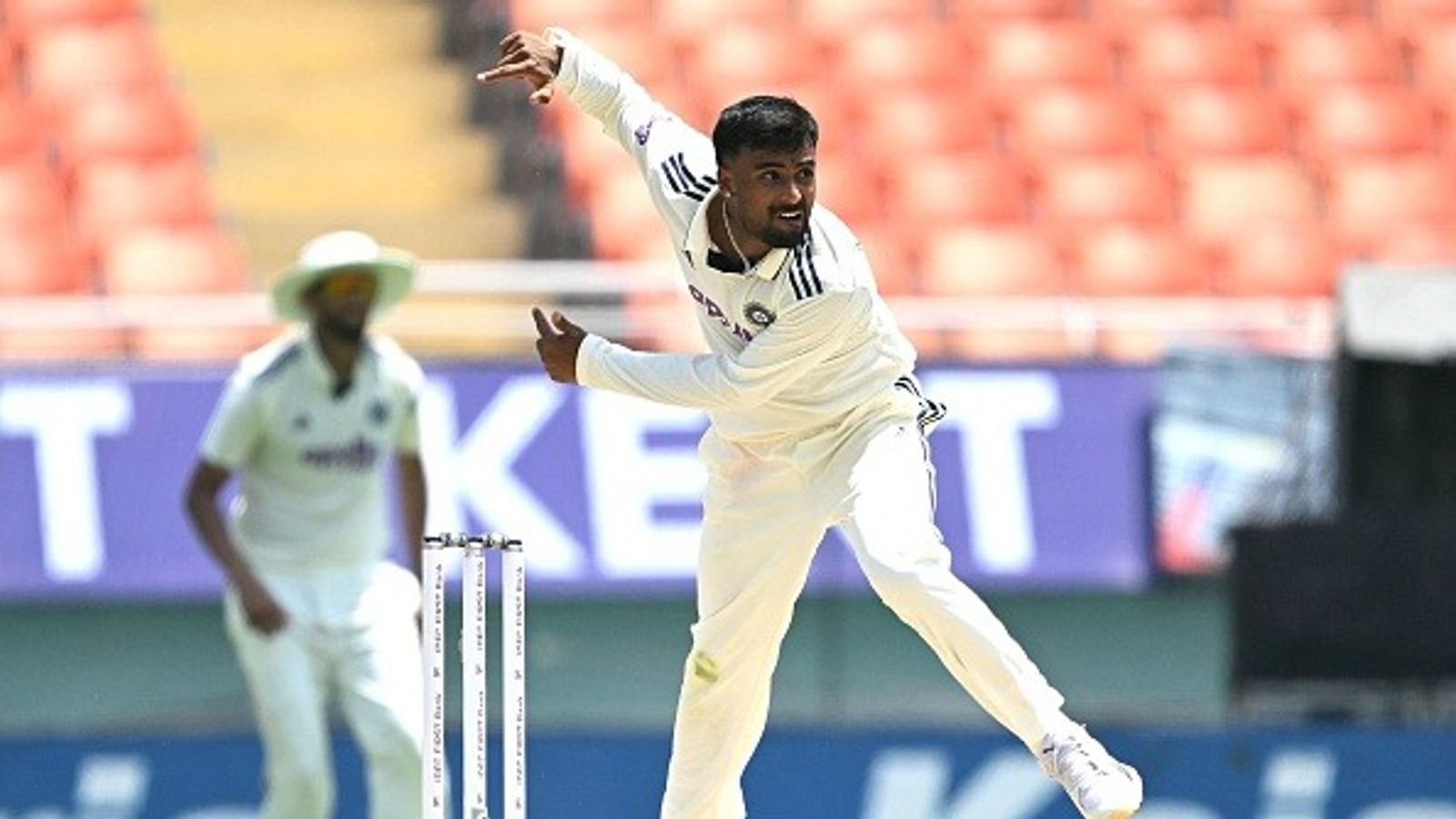 मानव सुथार का कमाल, इंग्लैंड जाकर अंग्रेजों के खिलाफ बरपाया कहर, 115 पर विरोधी टीम को किया ढेर टेस्ट टीम इंडिया के लिए गेंदबाजी के दौरान मानव सुथार