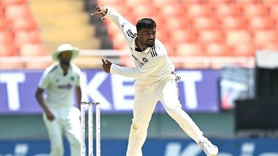 मानव सुथार का कमाल, इंग्लैंड जाकर अंग्रेजों के खिलाफ बरपाया कहर, 115 पर विरोधी टीम को किया ढेर India's Manav Suthar