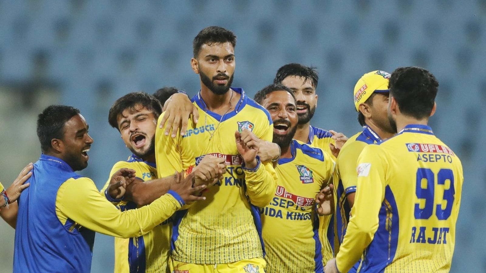 सिद्धू की हैट्रिक से एलिमिनेटर में जीती CSK के 14 करोड़ी प्लेयर की टीम, युवराज सिंह को मिली हार जीत के बाद नोएडा किंग्स के खिलाड़ी