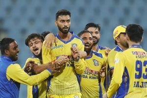 सिद्धू की हैट्रिक से एलिमिनेटर में जीती CSK के 14 करोड़ी प्लेयर की टीम, युवराज सिंह को मिली हार SportsTak Hindi