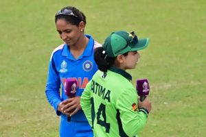 INDvsPAK: भारत-पाकिस्तान के कप्तानों ने फिर नहीं मिलाए हाथ, ऐसी है दोनों की प्लेइंग इलेवन SportsTak Hindi