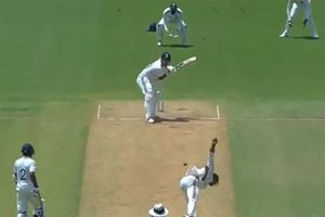 Duleep Trohpy Final : वैभव सूर्यवंशी फिफ्टी से चूके, छक्का लगाने की चाहत में हो गए OUT, VIDEO SportsTak Hindi