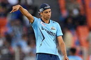 टीम इंडिया का हेड कोच बनने पर आशीष नेहरा ने तोड़ी चुप्पी, कहा - 'मेरी कोई चाहत नहीं लेकिन... SportsTak Hindi