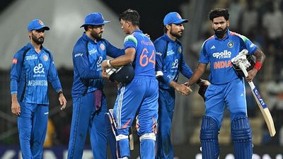 IND vs AFG T20I सीरीज के मैच किस चैनल व एप पर देख सकेंगे LIVE, अब सामने आई बड़ी अपडेट India's Shreyas Iyer (R) and Yashasvi Jaiswal (C)