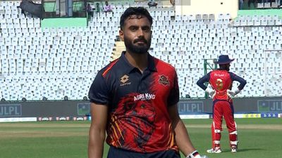 64 गेंद में 173 रन, उड़ाए 28 चौके-छक्के, मुंबई इंडियंस के सूरमा का शेरे पंजाब ट्रॉफी में कोहराम naman dhir