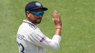 कुलदीप यादव की फिरकी पर इंग्लैंड में नाचे बल्लेबाज, 10 विकेट लेकर टीम को पारी व 106 रन से दिलाई जीत kuldeep yadav