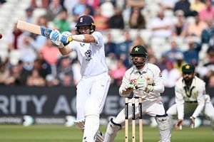 PAK vs ENG : इंग्लैंड में पाकिस्तान का सूपड़ा साफ, तीसरे टेस्ट मैच में रजाउल्लाह के कमाल पर भारी पड़े रूट SportsTak Hindi