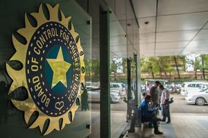 BCCI ने सेंट्रल कॉन्ट्रैक्ट के लिए खेला मास्टर स्ट्रोक, इंजर्ड होने से खिलाड़ी को नुकसान, जानें प्लान SportsTak Hindi