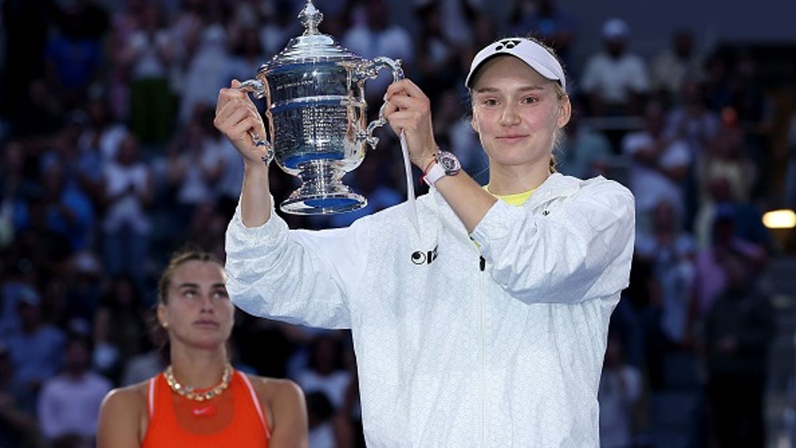 दुनिया की नई नंबर एक खिलाड़ी रिबाकिना ने जीता अपना पहला US Open खिताब, फाइनल में सबालेंका के हैट्रिक के सपने को तोड़ा एलेना रिबाकिना ने अपना पहला यूएस ओपन का खिताब जीता. (PC: Getty)
