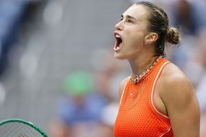 US Open: रिबाकिना के हाथों हार से बौखलाई सबालेंका, रैकेट तोड़ा, दर्शकों के बीच गेंद मारी, कैमरामैन को भगाया, Video SportsTak Hindi