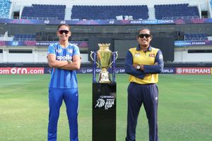 IND vs SL : भारत ने टॉस जीतकर चुनी बल्लेबाजी, हरमनप्रीत कौर ने किया एक बदलाव, जानें Playing XI SportsTak Hindi