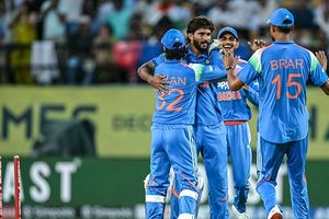Asian Games वाली T20 टीम इंडिया से वरुण के अलावा एक और खिलाड़ी बाहर, जानें BCCI ने क्यों किया ऐसा ? SportsTak Hindi