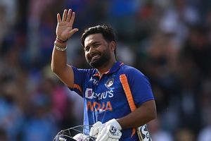 ऋषभ पंत का वनडे और T20I करियर क्या अब खत्म? जानें किन खिलाड़ियों के चलते हुआ ऐसा SportsTak Hindi