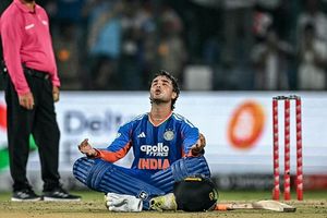 अभिषेक शर्मा ने 30 गेंद में शतक जड़कर रोहित को पछाड़ा तो कोहली के स्पेशल मुकाम पर रखा कदम SportsTak Hindi