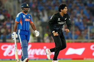 भारत के खिलाफ टी20 सीरीज से पहले न्यूजीलैंड को झटका, स्टार खिलाड़ी शूट के दौरान बुरी तरह से हुआ चोटिल SportsTak Hindi