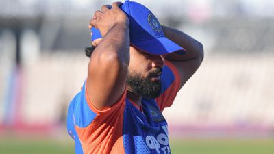 टीम इंडिया पर नई मुसीबत, Asian Games के लिए जापान रवाना होने से पहले खिलाड़ियों की किट को लेकर फैला ड्रामा India cricket team faces unexpected trouble amid Asian Games chaos; what happened?