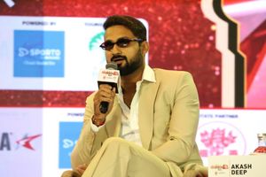 आर्थिक तंगी ने आकाश दीप को बनाया गेंदबाज, बैट-किट खरीदने तक के नहीं थे पैसे, अब खोला जिंदगी का बड़ा राज SportsTak Hindi