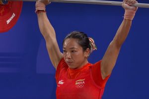 मीराबाई चानू ने भारत को वेटलिफ्टिंग में दिलाई चांदी, पहली बार एशियन गेम्स में जीता मेडल SportsTak Hindi