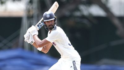 भारत ने ऑस्ट्रेलिया को घेरा, जीत से आठ विकेट दूर पडिक्कल की कप्तानी वाली इंडिया Devdutt Padikkal batting in a match