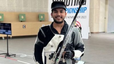 Asian Games: ऐश्वर्य-नीरज और रुद्रांक्ष की जोड़ी ने भारत को दिलाया 7वां सिल्वर मेडल, शूटिंग में 9वां पदक Aishwary Pratap Singh Tomar