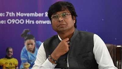 Asian games 2026: भारत के दिग्गज खिलाड़ियों का दिल्ली में विरोध प्रदर्शन, हॉकी इंडिया में बदलाव की रखी मांग SportsTak Hindi
