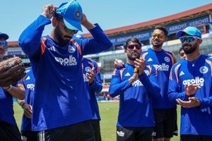 INDvsWI: भारत ने टॉस जीतकर चुनी बॉलिंग, 26 साल के खिलाड़ी का डेब्यू, महीनों बाद इन 2 को मिला मौका SportsTak Hindi