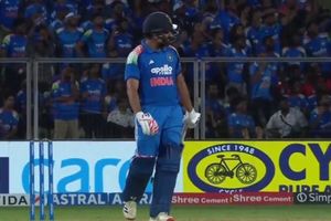 रोहित शर्मा लालच के चलते अल्ज़ारी जोसेफ के सामने कैसे गंवा बैठे विकेट? देखें VIDEO SportsTak Hindi