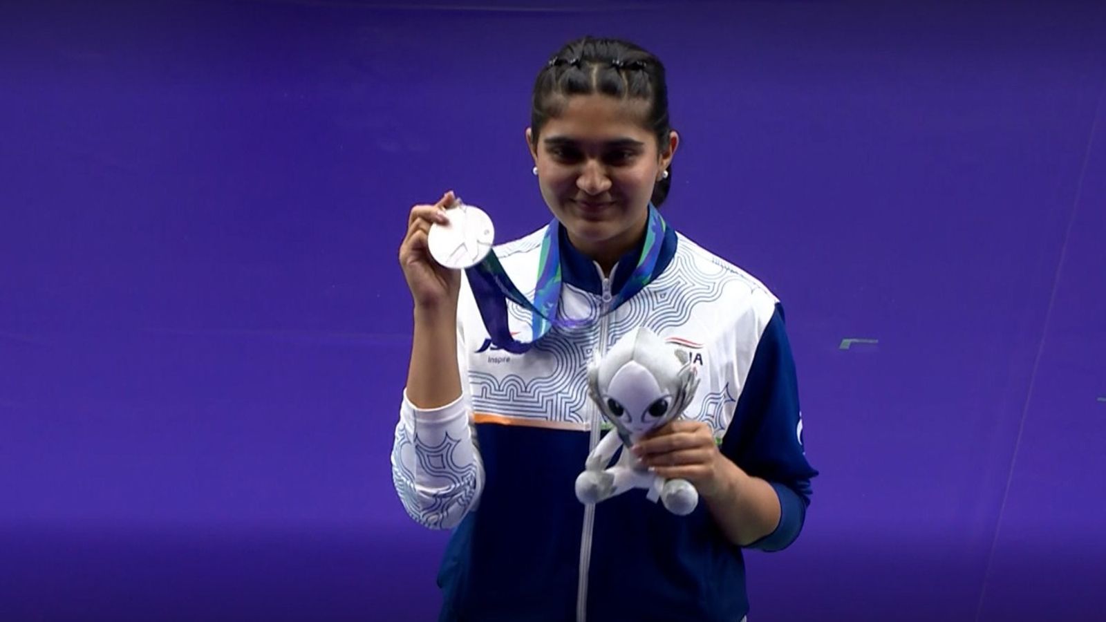 Asian Games: ईशा सिंह ने 25m पिस्टल में जीता सिल्वर मेडल, 5 शूट ऑफ के बाद फिसला सोना ईशा सिंह ने एशियन गेम्स 2026 में 25मीटर पिस्टल इवेंट में रजत पदक जीता.