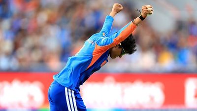 भारत की श्री चरणी का वर्ल्ड रिकॉर्ड, ICC T20I Rankings में रेटिंग पॉइंट का बनाया नया इतिहास SportsTak Hindi
