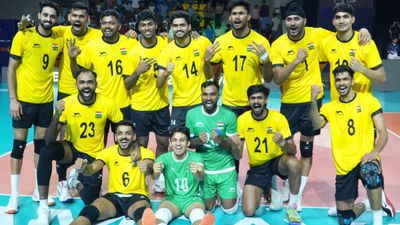 Asian game 2026: भारतीय वॉलीबॉल टीम ने किया उलटफेर, अपने से ऊंची रैंकिंग वाली कतर के मुंह से छीनी जीत, 40 साल बाद क्वार्टर फाइनल में बनाई जगह SportsTak Hindi