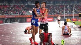 Silver medalist Tomonori Yamaguchi of Japan and bronze medalist Gulveer Singh (L) Silver medalist Tomonori Yamaguchi of Japan and bronze medalist Gulveer Singh (L)