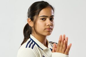 वैष्णवी शर्मा के आगे ऑस्ट्रेलिया ने 176 रन पर टेके घुटने, छह विकेट की मदद से मैच पर भारत ए की पकड़ मजबूत SportsTak Hindi