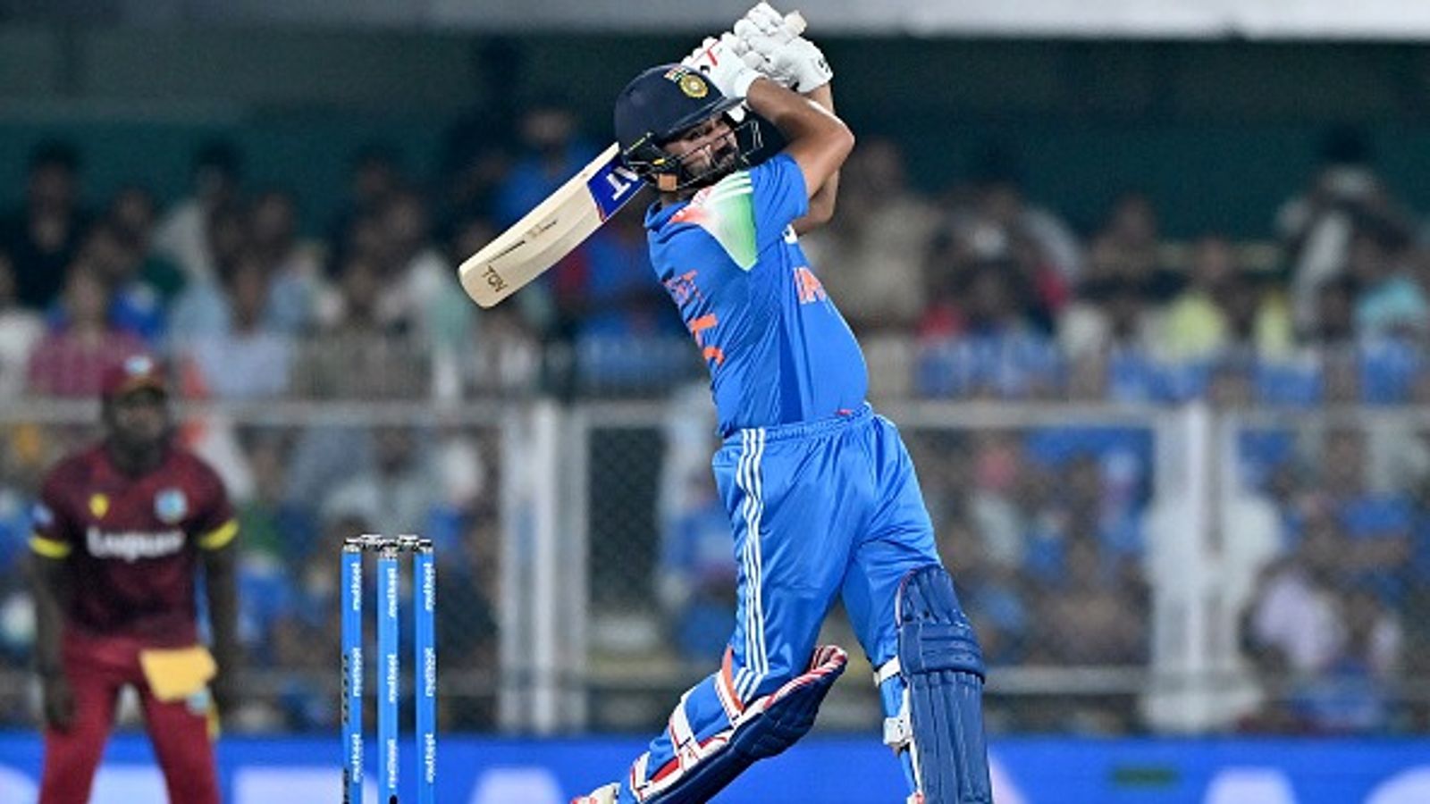 IND vs WI: रोहित शर्मा और शुभमन गिल ने रचा इतिहास, वेस्ट इंडीज के खिलाफ दूसरे वनडे में दोनों ओपनर्स ने ठोका शतक रोहित शर्मा ने 72 गेंदों में शतक पूरा किया. (PC: Getty)