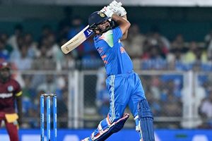 IND vs WI: रोहित शर्मा और शुभमन गिल ने रचा इतिहास, वेस्ट इंडीज के खिलाफ दूसरे वनडे में दोनों ओपनर्स ने ठोका शतक SportsTak Hindi
