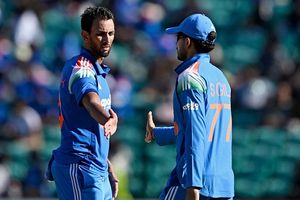 IND vs WI : टीम इंडिया को तगड़ा झटका! तीसरे ODI से प्रसिद्ध कृष्णा बाहर तो कौन आया, जानें सब कुछ SportsTak Hindi