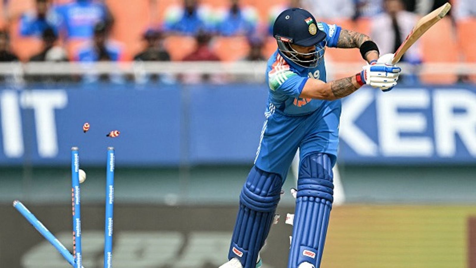 करियर में चौथी बार और 2481 दिनों में पहली बार, विराट कोहली ODI में गोल्डन डक पर आउट, कौन हैं सबसे ज्यादा बार जीरो पर विकेट गंवाने वाले भारतीय बल्लेबाज विराट कोहली तीसरे वनडे में क्लीन बोल्ड हो गए (PC: Getty)