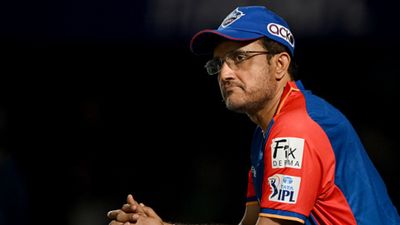 दिल्ली कैपिटल्स ने सौरव गांगुली को IPL 2027 से पहले क्यों बनाया हेड कोच, किस वजह से गई हेमांग बदानी की कुर्सी Sourav Ganguly