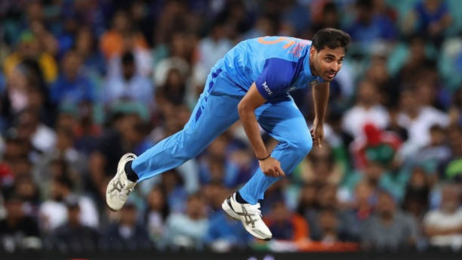 INDvsNZ: भारतीय टी20 स्क्वॉड का न्यूजीलैंड दौरे के लिए ऐलान, भुवनेश्वर कुमार की 4 साल बाद वापसी, जुरेल को इंडिया ए की कप्तानी हॉन्गकॉन्ग सिक्सेस में भुवनेश्वर कुमार को मिली कप्तानी. (Photo, Getty)