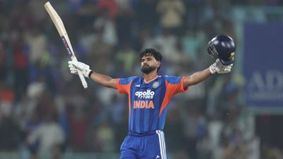 श्रेयस अय्यर का रिकॉर्डतोड़ शतक, भारत ने वेस्ट इंडीज का बनाया खिलौना, 32 गेंद रहते 8 विकेट से जीता पहला T20I shreyas iyer