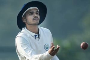 भारत के रिप्लेसमेंट खिलाड़ी ने 14 विकेट लेकर मचाया कोहराम, ऑस्ट्रेलियाई टीम को किया तबाह, पेसर से बना था स्पिनर SportsTak Hindi