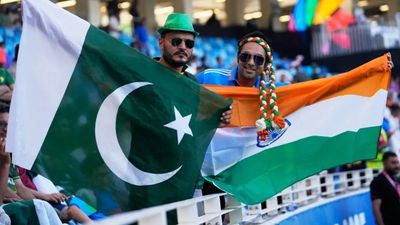 दिवाली के दिन क्रिकेट का धमाल, IND vs PAK के बीच महामुकाबला कंफर्म तो भारत में होने वाली चैंपियंस ट्रॉफी से पाकिस्तान को किया बाहर Fans during the India vs Pakistan match