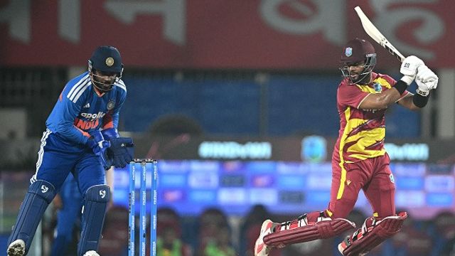 IND vs WI: 250 के विशाल चेज में होप और रदरफोर्ड का कोहराम, भारत को मिली T20I में सबसे बुरी हार, पहली बार हुई ऐसी फजीहत भारत के खिलाफ मैच में शॉट खेलते शे हॉप