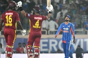 रांची T20I में 249 रन बनाने वाली टीम इंडिया को जीत के लिए कितने रन का देना चाहिए था लक्ष्य? WI के खिलाफ जरा सी चूक पड़ी भारी SportsTak Hindi