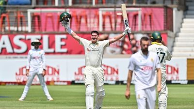 SA vs AUS : 124 पर 6 विकेट के बाद ऑस्ट्रेलिया का पलटवार, 9 साल बाद रेनेशॉ ने जड़ा शतक तो 390 रनों से बैकफुट पर साउथ अफ्रीका Matthew Renshaw of Australia