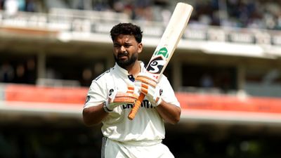 ऋषभ पंत न्यूजीलैंड दौरे के दो मैचों से बाहर, झारखंड के विकेटकीपर को मिली जगह, जानिए वजह Mohammad Rizwan urges NCCIA to return phone and clarify inquiry