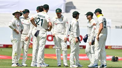 भारत के सामने पेट खराब होने पर भी ठोकी फिफ्टी, 10 साल बाद साउथ अफ्रीका का बना काल, 272 रन बनाए, लिया पहला टेस्ट विकेट matt renshaw